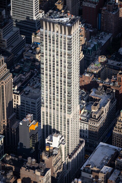 The Residences at 400 Fifth Ave in New York, NY - Building Photo