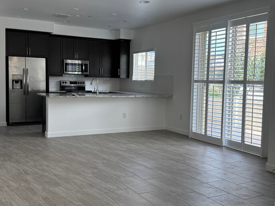 4100 S Pinelake Way, Unit 185 in Chandler, AZ - Building Photo