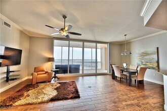 2104 W First St in Ft. Myers, FL - Foto de edificio - Building Photo