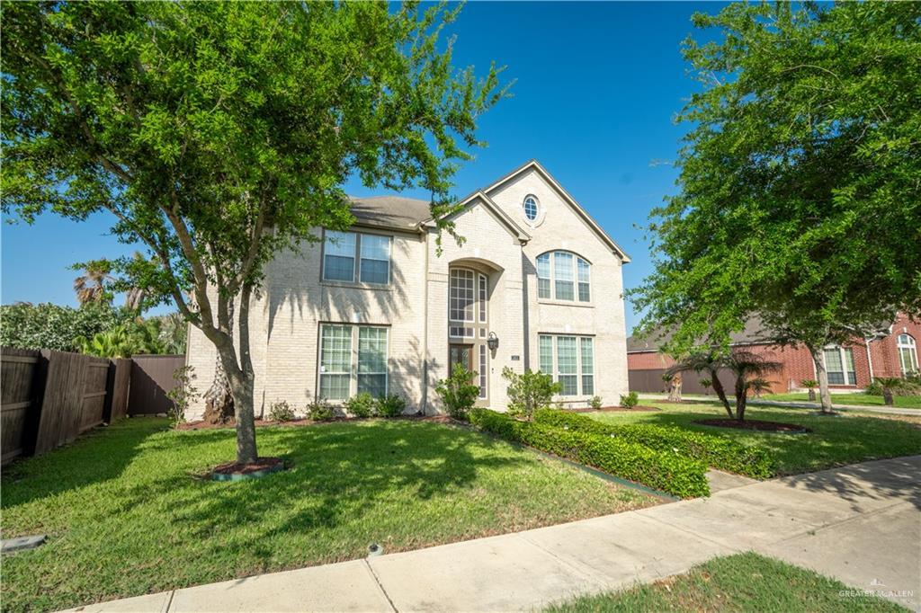 2405 San Alejandro St in Mission, TX - Building Photo