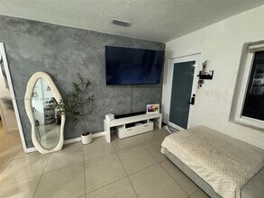 451 NW 82nd St in Miami, FL - Building Photo - Building Photo