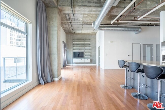 property at 645 W 9th St