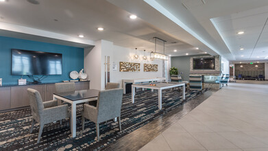 Opus Select in Virginia Beach, VA - Foto de edificio - Interior Photo