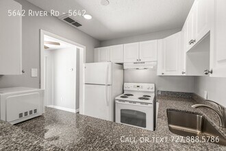 5642 River Rd in New Port Richey, FL - Building Photo - Building Photo