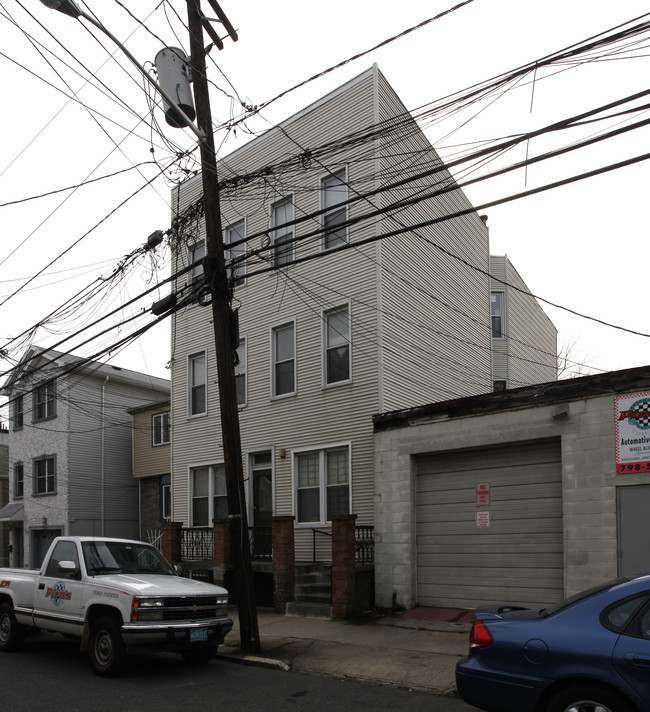 153 St Pauls Ave in Jersey City, NJ - Foto de edificio - Building Photo