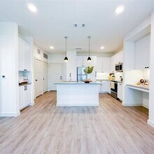 501 N Ewing Ave in Dallas, TX - Building Photo - Building Photo