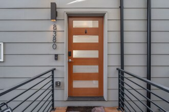 8380 Loyal Way NW in Seattle, WA - Building Photo - Building Photo