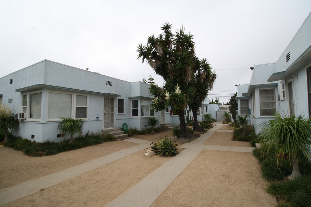 2317 Ocean Park Blvd in Santa Monica, CA - Building Photo