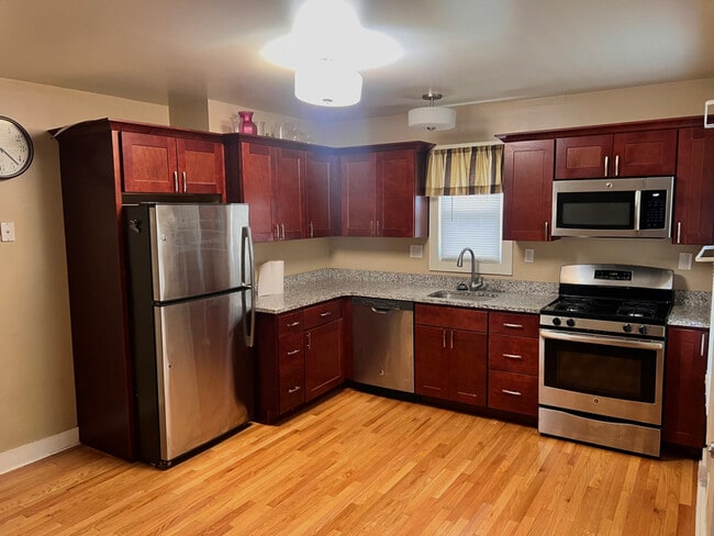 103 Bowling Ln in Westerly, RI - Building Photo - Building Photo