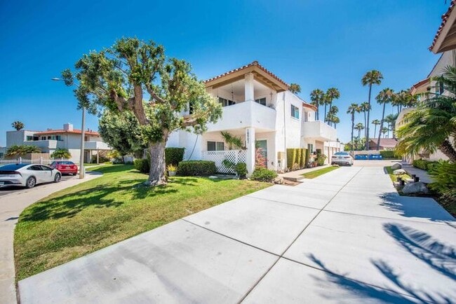 property at 18902 Valley Cir