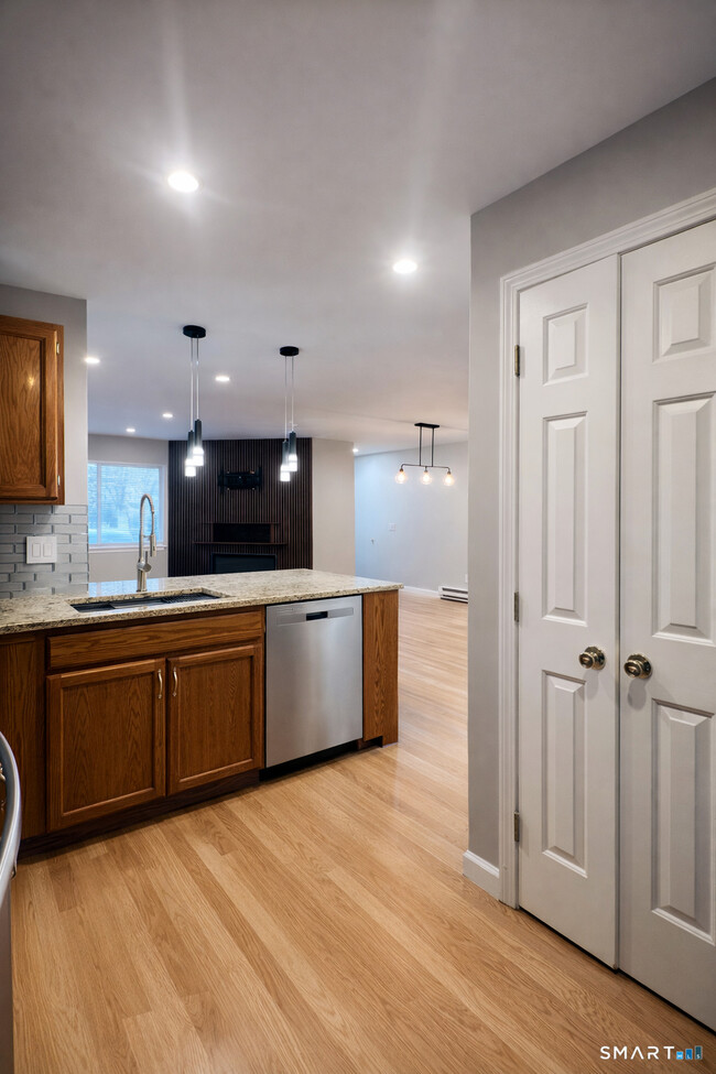 103 Willow Springs in New Milford, CT - Building Photo - Building Photo