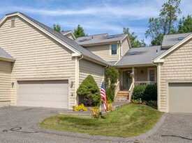 12 Boulevard Dr in Danbury, CT - Building Photo