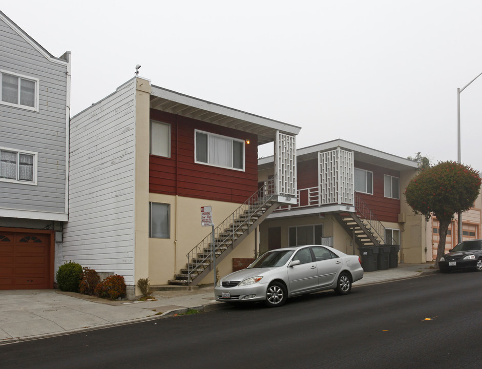 156-168 Westlake Ave in Daly City, CA - Building Photo