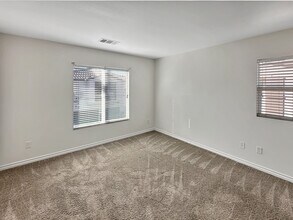 19413 Opal Ln in Santa Clarita, CA - Building Photo - Building Photo