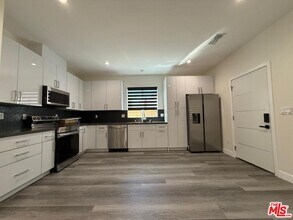 10229 1/2 Jumilla Ave in Los Angeles, CA - Building Photo - Building Photo
