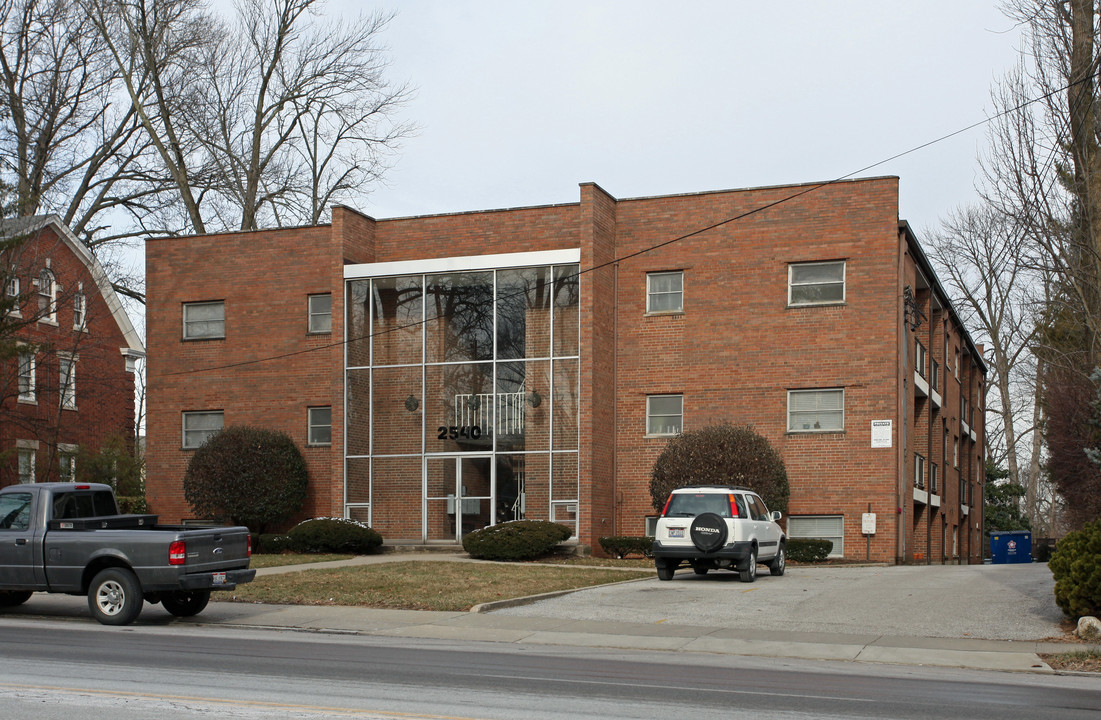 2540 Madison Rd in Cincinnati, OH - Foto de edificio