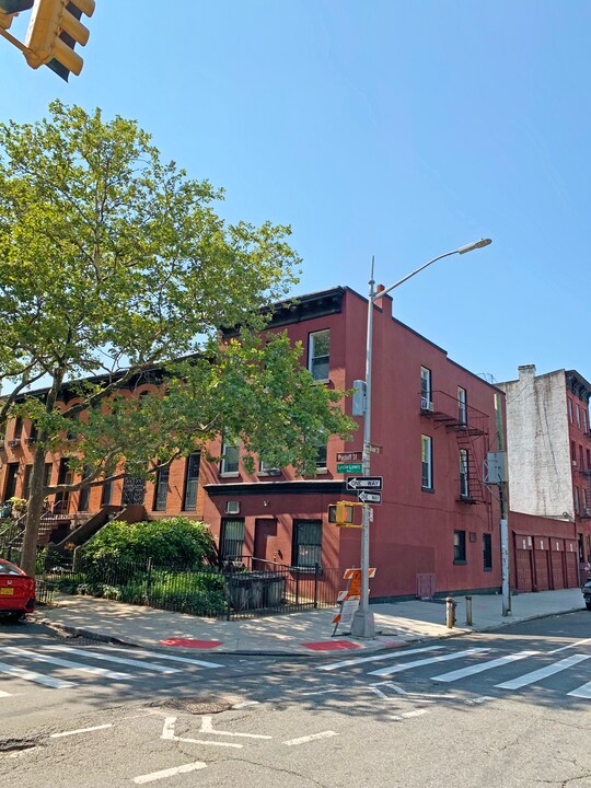 196 Wyckoff St in Brooklyn, NY - Building Photo