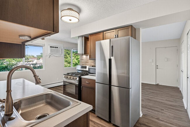 property at 2710 Rosalyn Ct
