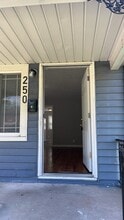 250 E Parkwood Dr in Dayton, OH - Building Photo - Building Photo