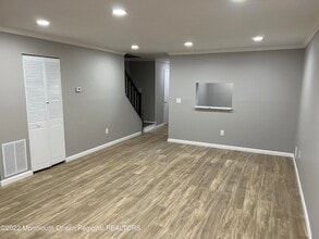 269 Bromley Pl in East Brunswick, NJ - Building Photo - Building Photo
