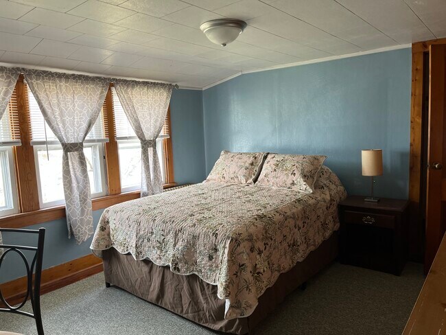 404 S Jones St, Unit 2nd Floor in Lock Haven, PA - Foto de edificio - Building Photo