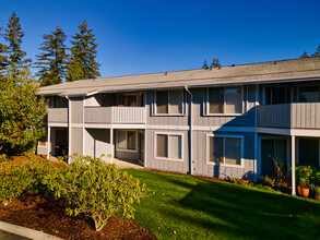 Evergreen Park Apartments in Olympia, WA - Foto de edificio - Building Photo