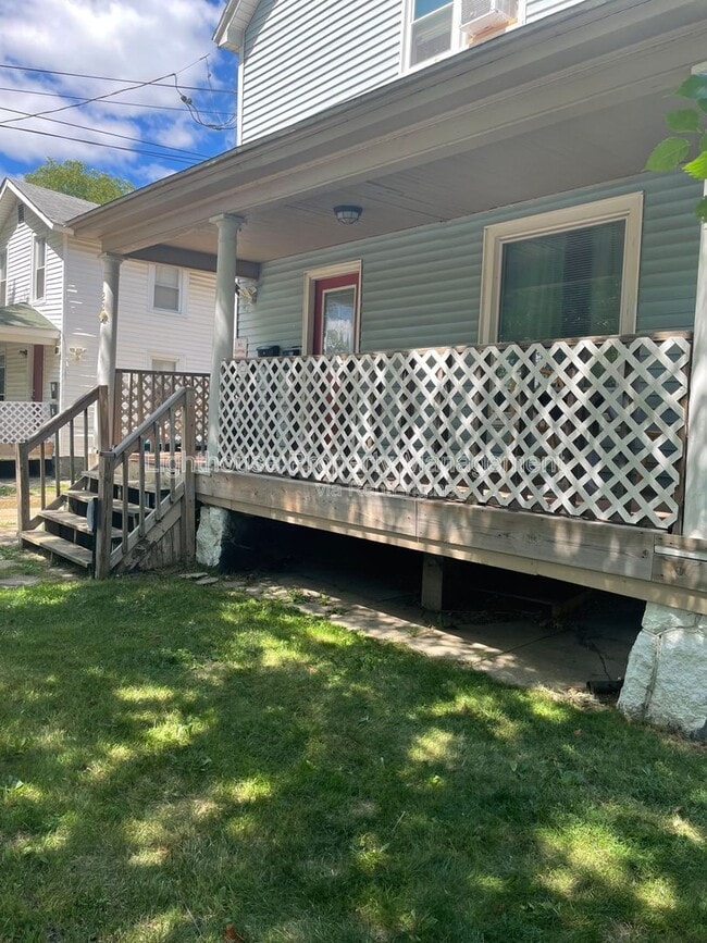 223 E North St in Kalamazoo, MI - Foto de edificio - Building Photo