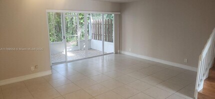 765 Crystal Lake Dr in Pompano Beach, FL - Building Photo - Building Photo