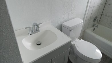 2408 Maltby Ave, Unit 2408 Maltby #B in Norfolk, VA - Building Photo - Building Photo