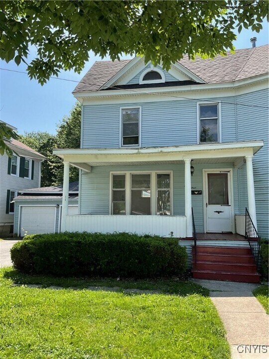 700 Nellis St in Watertown, NY - Building Photo