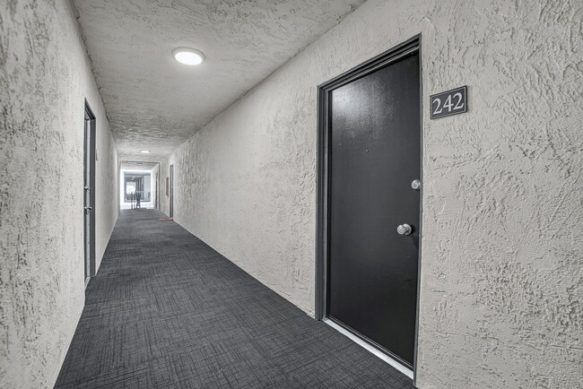 Tierra Del Sol in Montebello, CA - Foto de edificio - Building Photo