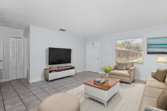 3221 Pershing St in Kissimmee, FL - Foto de edificio - Building Photo
