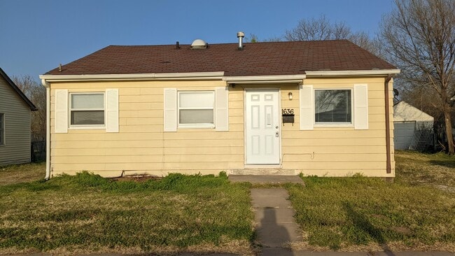 property at 1636 S Glenn Ave