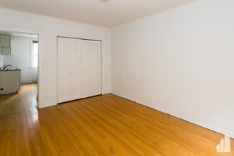 1904 W Winnemac Ave, Unit 2 in Chicago, IL - Building Photo - Building Photo