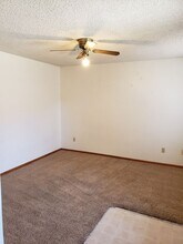 921 W 15th Ln in Portales, NM - Building Photo - Building Photo