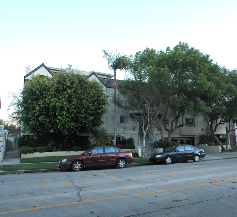 11119 Camarillo St in North Hollywood, CA - Building Photo