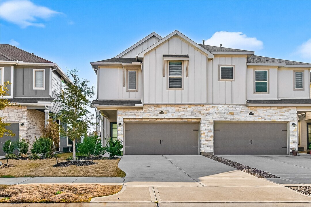 5703 Foggy Vine Ct in Fulshear, TX - Building Photo