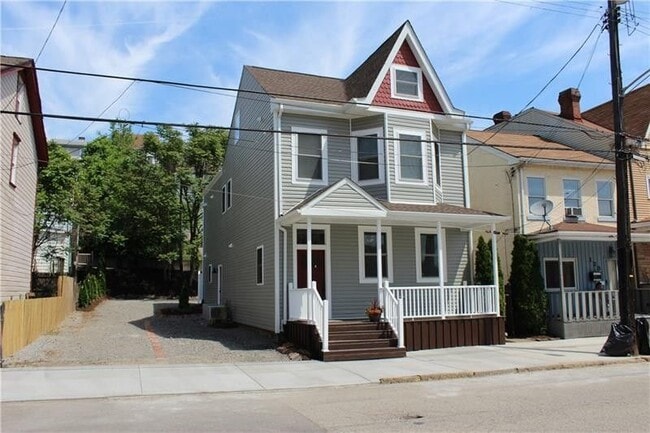 121 Howard St, Unit Back