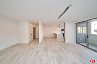 145 S Maple Dr in Beverly Hills, CA - Building Photo - Building Photo