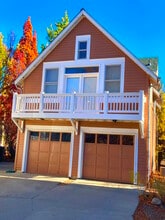 875 Neon Forest Cir, Unit Carriage House Unit B in Longmont, CO - Building Photo - Building Photo