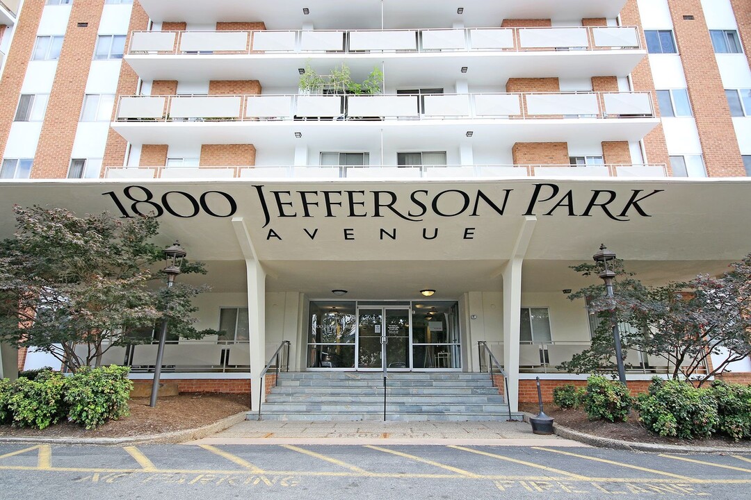 1800 Jefferson Park Ave in Charlottesville, VA - Foto de edificio