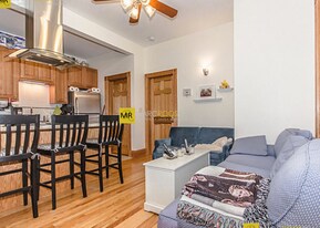100 Myrtle St, Unit E-4 in Boston, MA - Building Photo