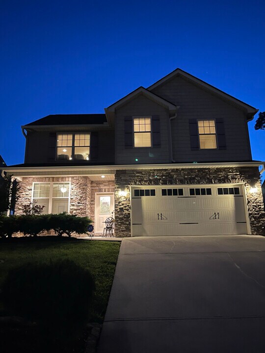 1207 Campbell Park Ln in Knoxville, TN - Foto de edificio