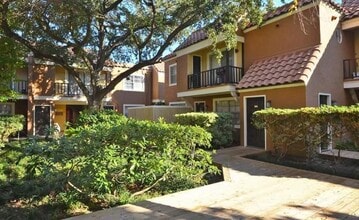 2900 Briarhurst Dr in Houston, TX - Building Photo - Building Photo