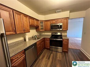 2915 Schoenersville Rd, Unit 2nd Flr Unit A in Bethlehem, PA - Building Photo - Building Photo