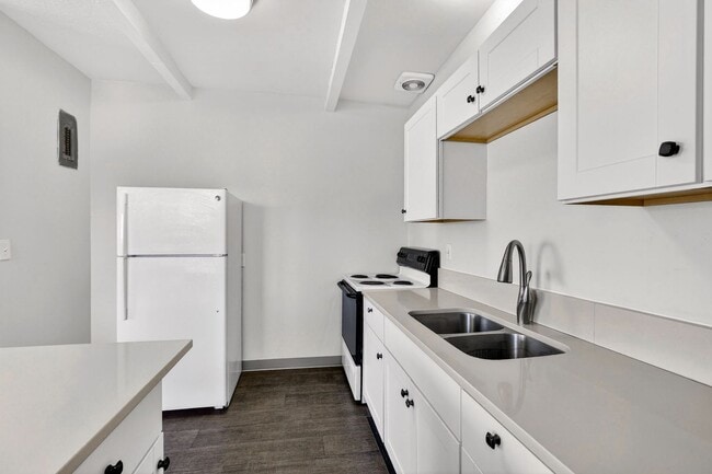 1106-1112-1112 NE 81st Ave in Portland, OR - Building Photo - Building Photo