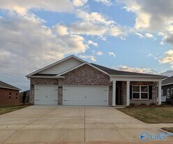 336 Jackson Pt Cir in Huntsville, AL - Building Photo