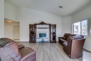 5054 S Rainbow Blvd in Las Vegas, NV - Building Photo