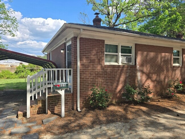 property at 5225 Collindale Rd