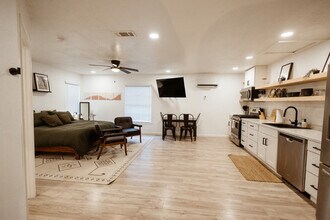 1824 N 12th St in Waco, TX - Building Photo - Building Photo